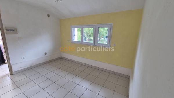 Location
                Maison77 m² - 3 Pièces -
                    GRAVIGNY (27930)