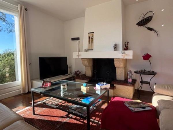 AIGNAN(32) : ELEGANTE MAISON des années 80, SANS TRAVAUX, 150m2 habitables, bien située à AIGNAN, sur 2.000m2, les commerces A PIED !