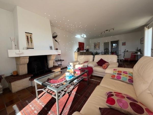 AIGNAN(32) : ELEGANTE MAISON des années 80, SANS TRAVAUX, 150m2 habitables, bien située à AIGNAN, sur 2.000m2, les commerces A PIED !