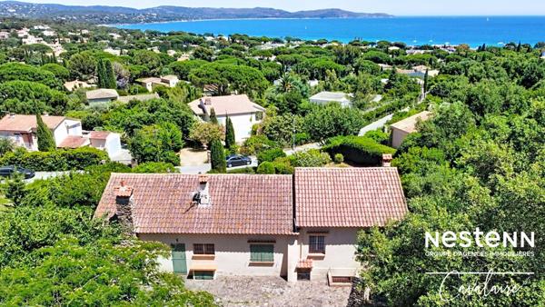 Opportunité ! Parc de Cavalaire, villa d'environ 140 m² avec vue mer sur un terrain piscinable d'environ 1400 m²