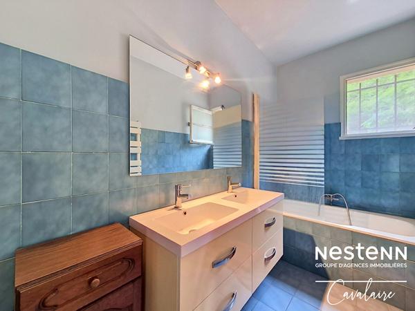 Opportunité ! Parc de Cavalaire, villa d'environ 140 m² avec vue mer sur un terrain piscinable d'environ 1400 m²