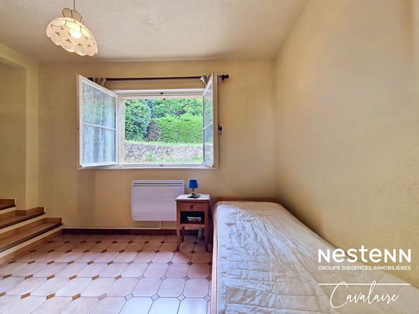 Opportunité ! Parc de Cavalaire, villa d'environ 140 m² avec vue mer sur un terrain piscinable d'environ 1400 m²