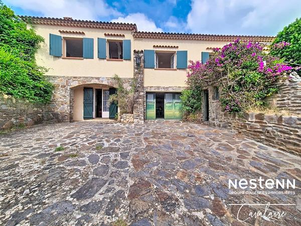 Opportunité ! Parc de Cavalaire, villa d'environ 140 m² avec vue mer sur un terrain piscinable d'environ 1400 m²