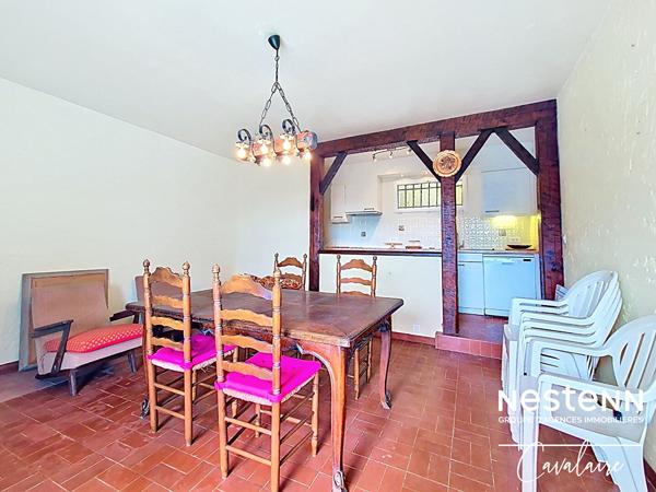 Opportunité ! Parc de Cavalaire, villa d'environ 140 m² avec vue mer sur un terrain piscinable d'environ 1400 m²