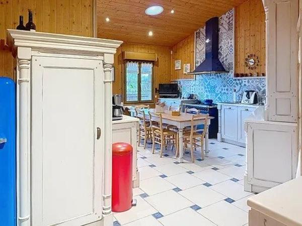 Très belle longère familiale sans voisins avec un terrain clos.