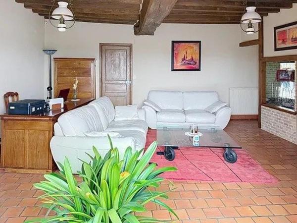 Très belle longère familiale sans voisins avec un terrain clos.