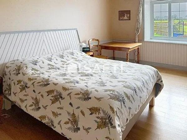 Très belle longère familiale sans voisins avec un terrain clos.