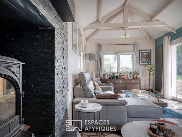 Maison de charme avec jardin bucolique à proximité de la gare.