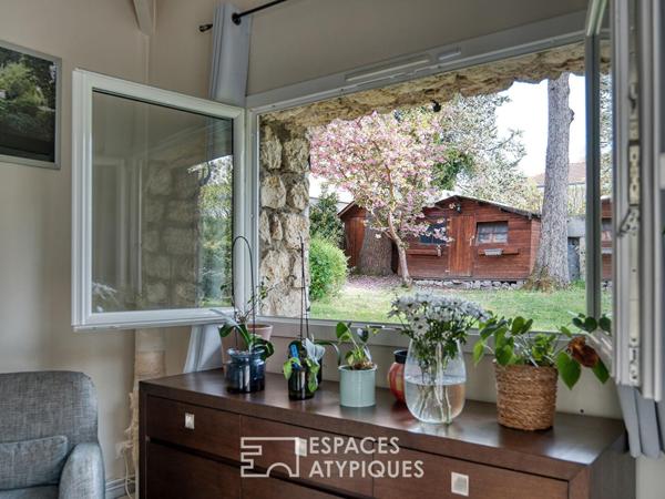 Maison de charme avec jardin bucolique à proximité de la gare.
