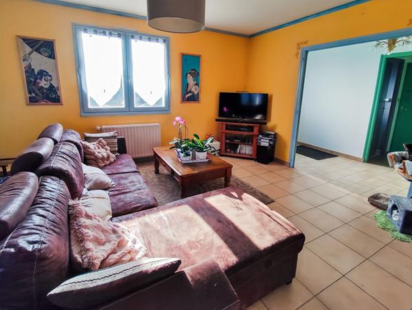 Maison sur demi sous-sol