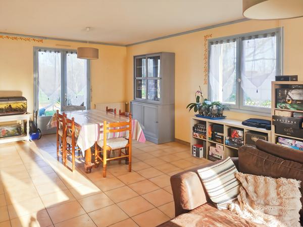 Maison sur demi sous-sol