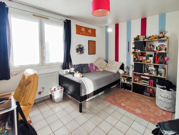 Maison sur demi sous-sol