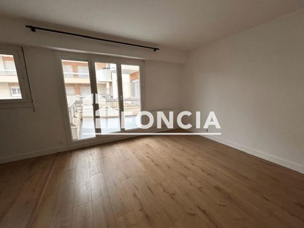 Location Studio 28 m² - 1/3 RUE DES HUGUENOTS Cergy 95000