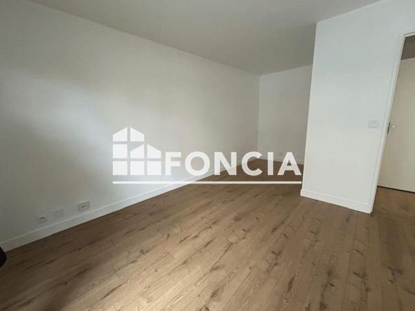 Location Studio 28 m² - 1/3 RUE DES HUGUENOTS Cergy 95000