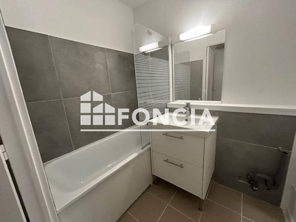 Location Studio 28 m² - 1/3 RUE DES HUGUENOTS Cergy 95000