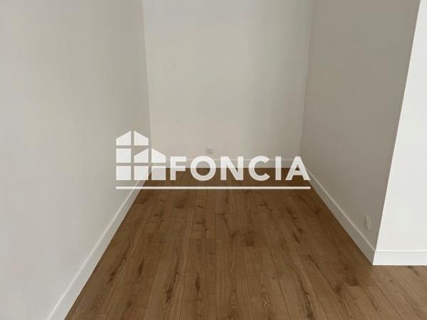 Location Studio 28 m² - 1/3 RUE DES HUGUENOTS Cergy 95000