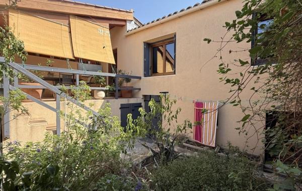 Vente Maison de village Avec garage et cour Escales