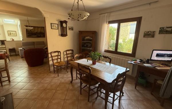 Vente Maison de village Avec garage et cour Escales