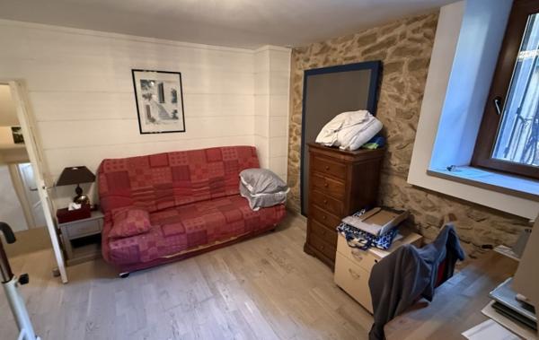 Vente Maison de village Avec garage et cour Escales
