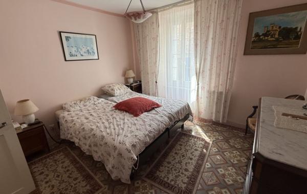 Vente Maison de village Avec garage et cour Escales