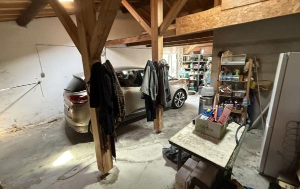 Vente Maison de village Avec garage et cour Escales