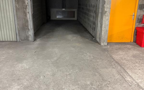 Stationnement à louer    Paris 11