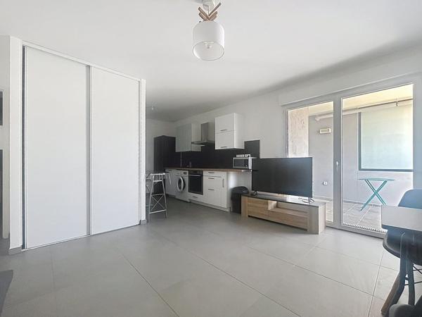 Studio meublé 30 m² - Terrasse et place de stationnement- Résidence sécurisée
