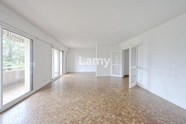 Parking + appartement + appartement