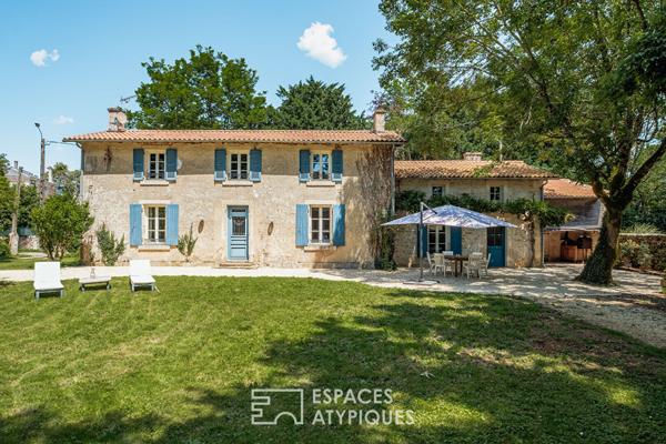 Élégante charentaise et ses dépendances