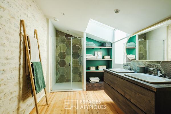 Élégante charentaise et ses dépendances