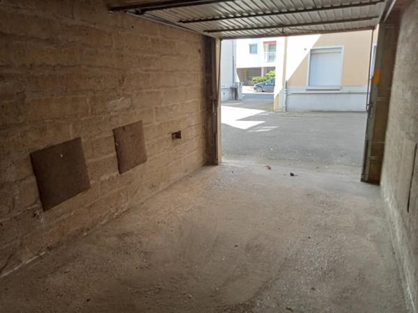 Parking / Box à louer à Mâcon (71000)
