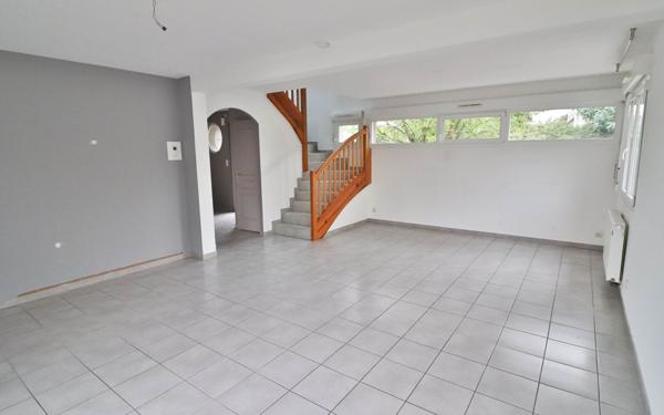 Maison à vendre    5 pièces •  Houssen