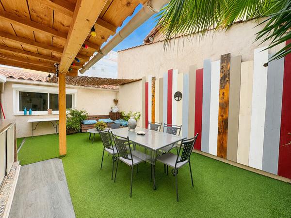 MARSEILLE 13012. SAINT-JULIEN. MAISON RECENTE 112 M²  AU CALME ABSOLU.