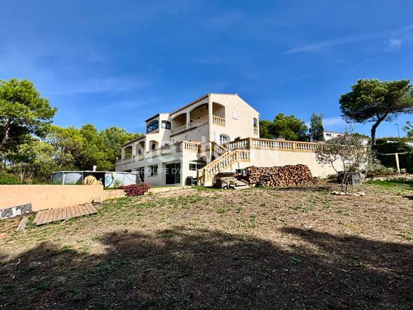 Maison composée de deux habitations (T5 140m² + T2 de 60m²) sur une parcelle de 4290m² dans un secteur prisé