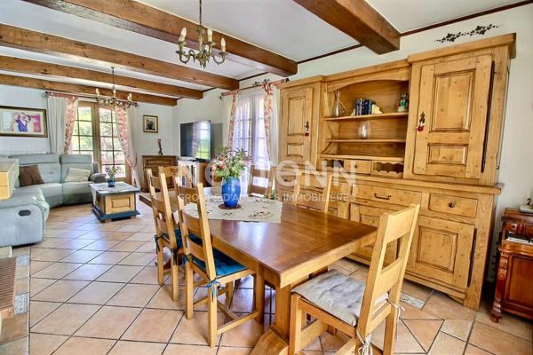 Maison composée de deux habitations (T5 140m² + T2 de 60m²) sur une parcelle de 4290m² dans un secteur prisé