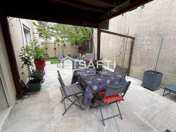 Petite maison au pied des commerces sans copropriété