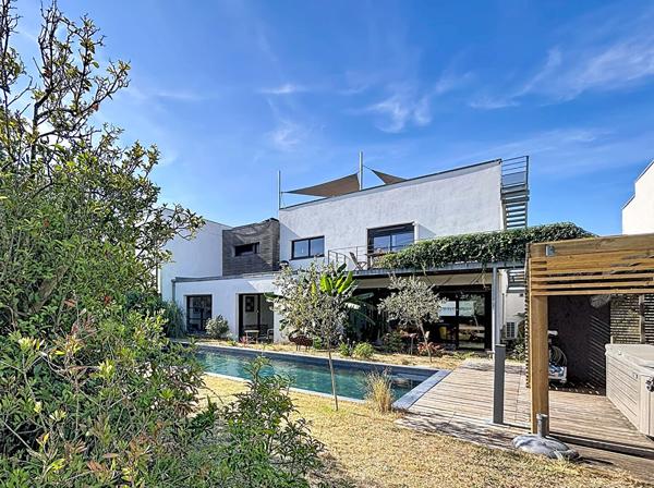 Villa contemporaine de 200m² avec vue mer exceptionnelle