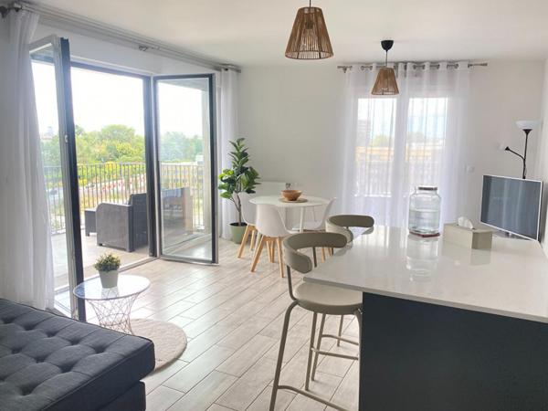 Appartement avec vue Garonne de ses deux terrasses, séjour, 3 chambres