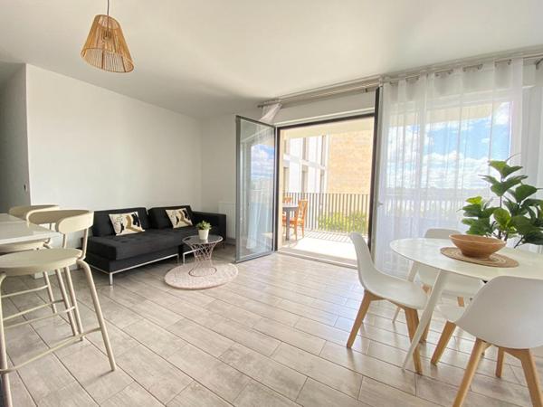 Appartement avec vue Garonne de ses deux terrasses, séjour, 3 chambres