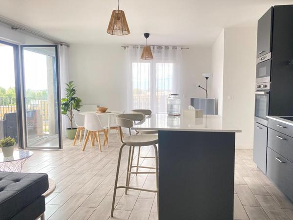 Appartement avec vue Garonne de ses deux terrasses, séjour, 3 chambres