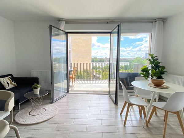 Appartement avec vue Garonne de ses deux terrasses, séjour, 3 chambres