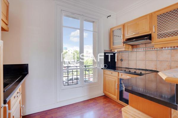 BEL APPARTEMENT ENSOLEILLE AU PIED DU RER A NANTERRE VILLE