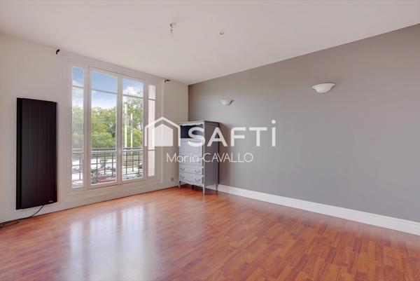 BEL APPARTEMENT ENSOLEILLE AU PIED DU RER A NANTERRE VILLE