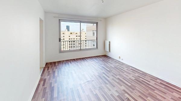 JEAN MACÉ T1 30m² en très bon état, étage élevé