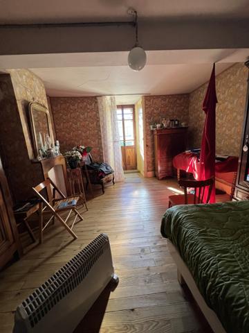 Mirepoix (09500) RARE - Mirepoix 09200 Ensemble immobilier composé de 5 maisons soit + de 460m2 exploitables