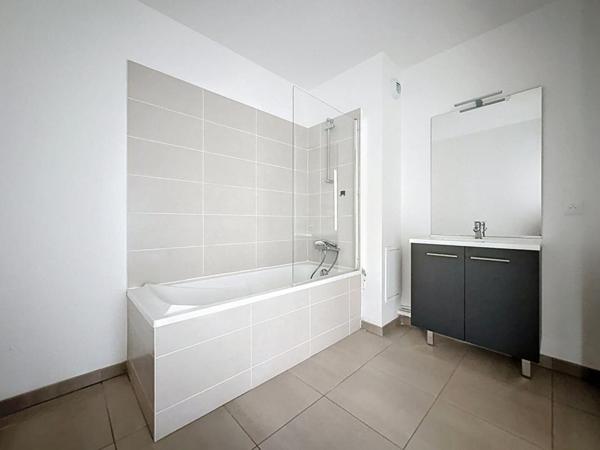 APPARTEMENT T3 - 70.60M² - 2 CHAMBRES - TERRASSE - 1 PLACES VL COUVERTES - 60280 MARGNY LES COMPIEGNE