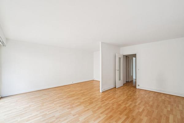 Grand Studio transformable en 2P - 75012 + balcon // Copropriété en TBE