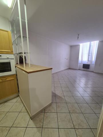 CENTRE VILLE APPT T2 DANS PETIT IMMEUBLE CALME