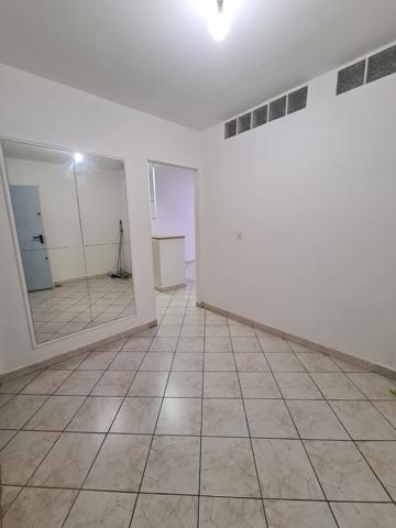 CENTRE VILLE APPT T2 DANS PETIT IMMEUBLE CALME