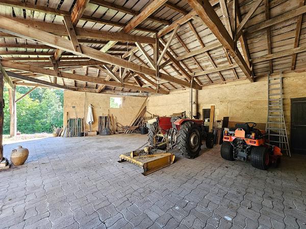 Montayral (47500) Domaine exceptionel sur 10 hectares avec demeure du XIX eme, dépendances, bois, prés, lac privé et piscine